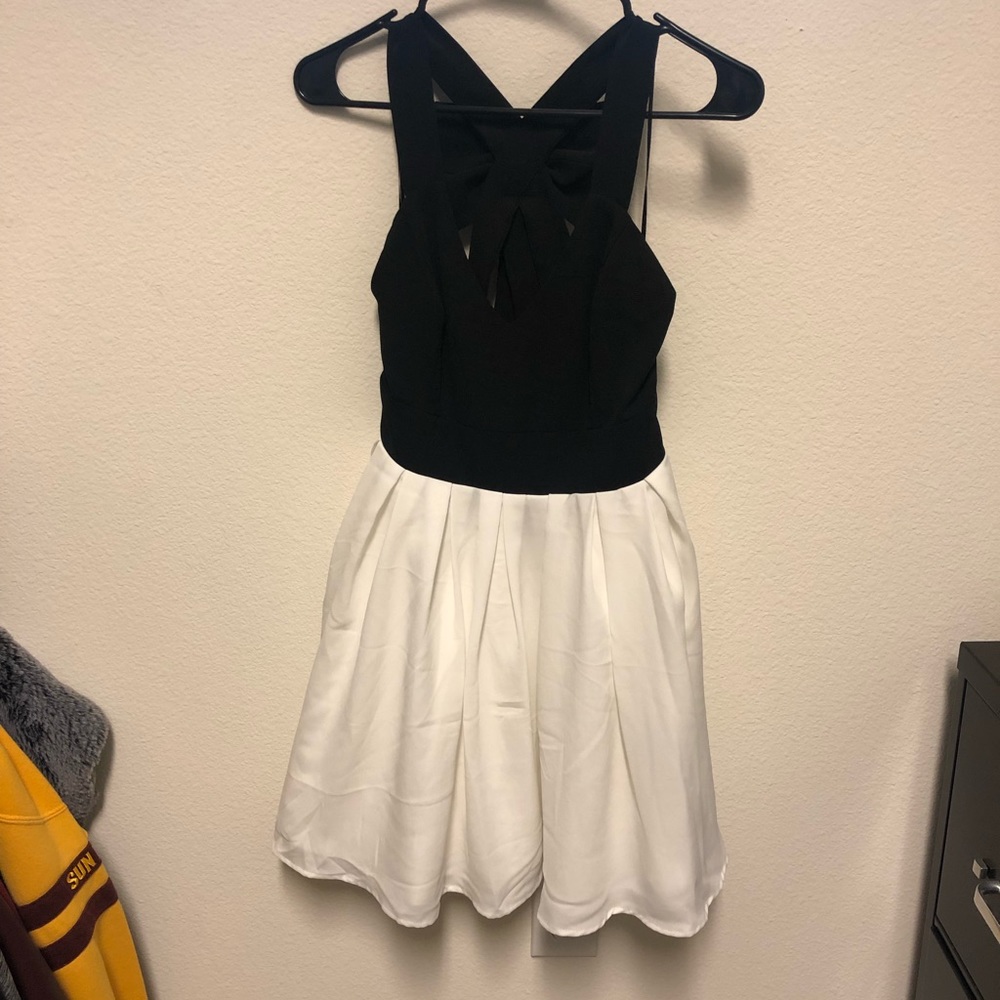 En Creme Black and White Dress